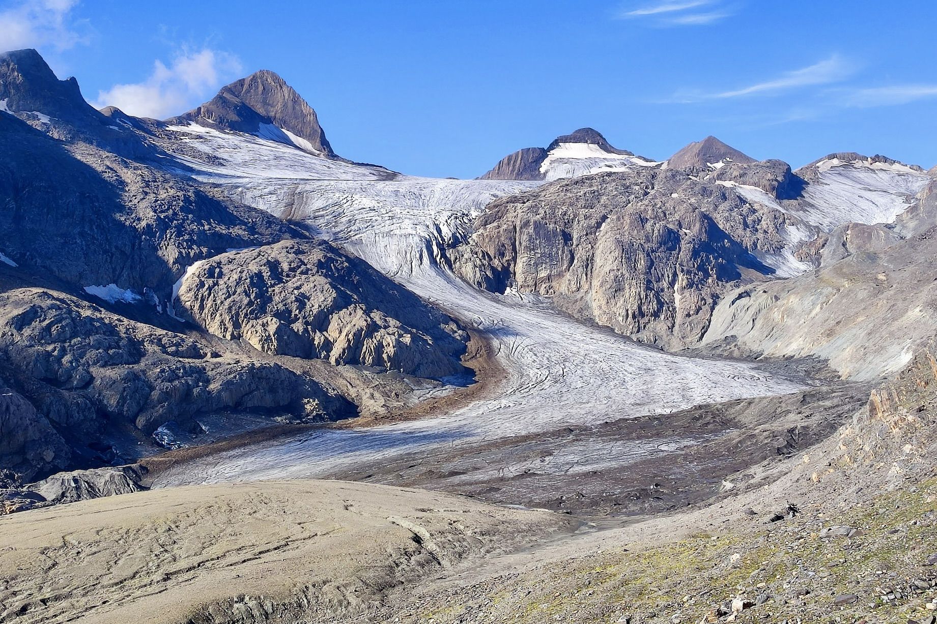 4 The Gries Glacier (VS) once again suffered greatly in 2025. The glacier tongue is collapsing in on itself. Image: M. Huss