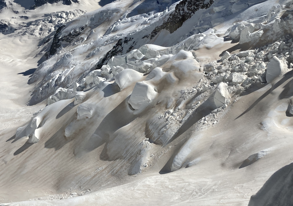 Sahara dust covers the icefall of the Ischmeer glacier 